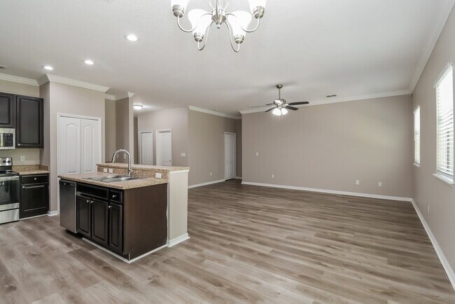 9325 Aplomado Cir, Jacksonville, FL 32210 - photo 4