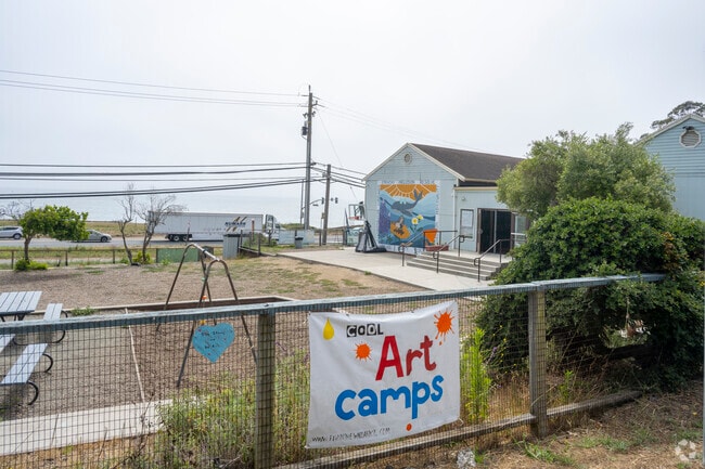 Wilkinson School is located right next to the ocean.