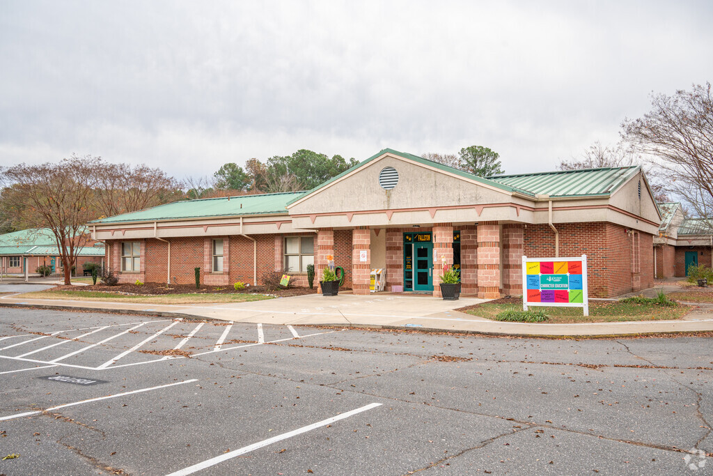 Fallston Elementary School provides education in the neighborhood of 
Cleveland County.