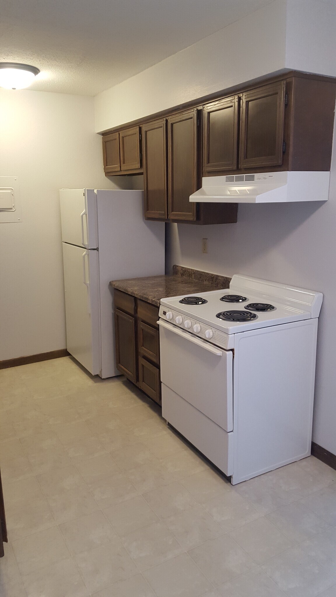 Le Chateau, Waterloo, IA 50701 - photo 1