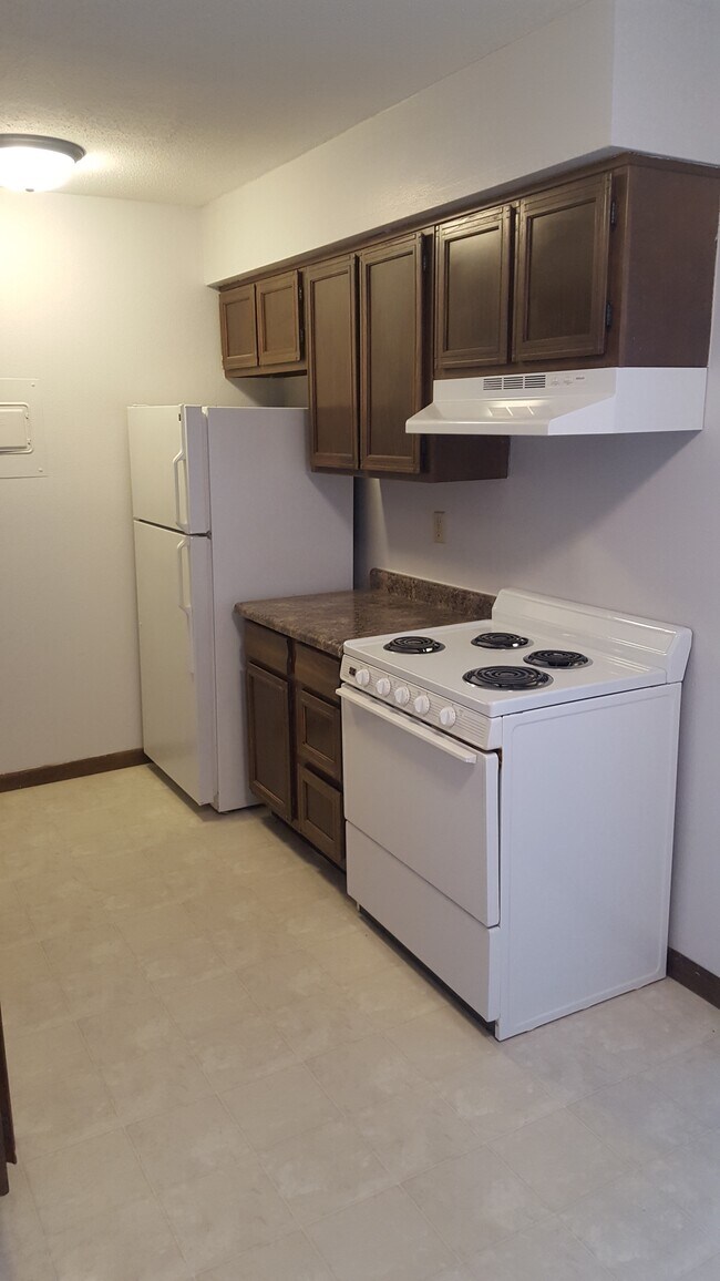 733-747 Russell Rd, Waterloo, IA 50701