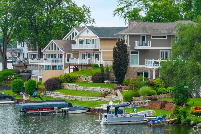 There are beautiful lakefront homes on White Lake in Highland Charter.