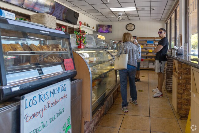 Los Tres Monitos is the default bakery in Westhaven Heights.