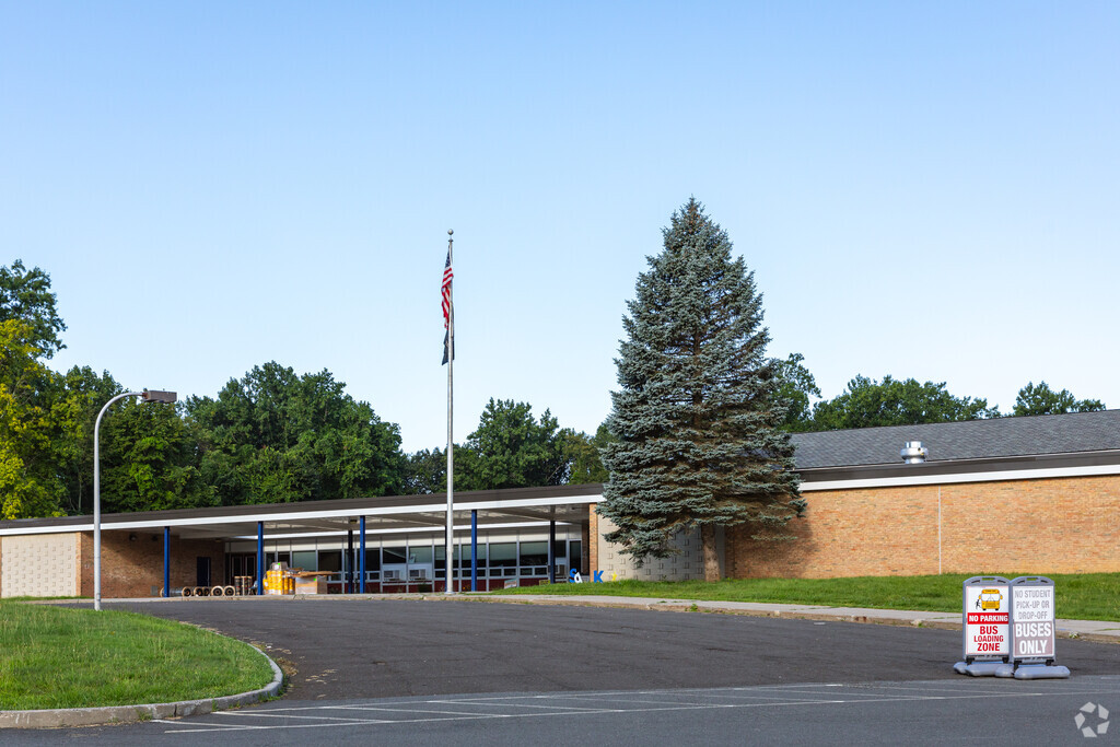 Summit Park Elementary School, Rankings & Reviews - Homes.com