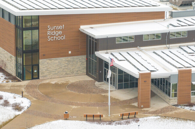Sunset Ridge Elementary School is one of the public schools located in Northfield.