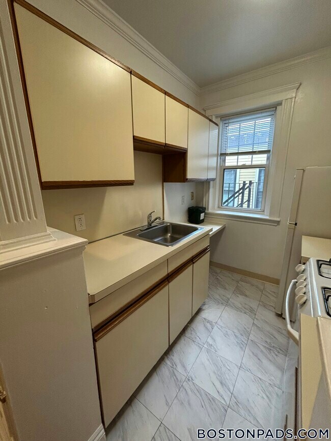 21 Wendell St unit 12, Cambridge, MA 02138 - photo 4