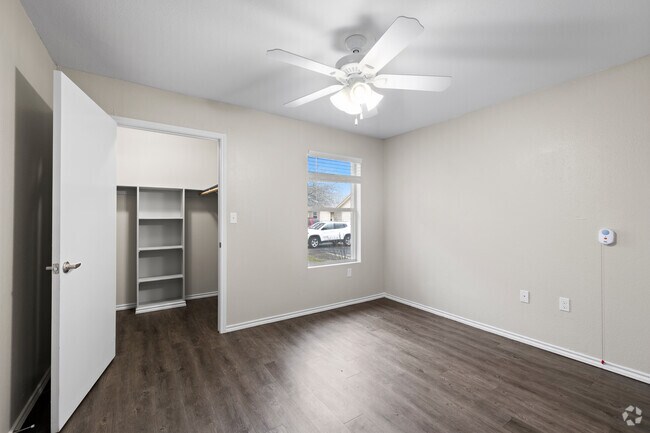 1BR, 1BA - 711SF - Bedroom