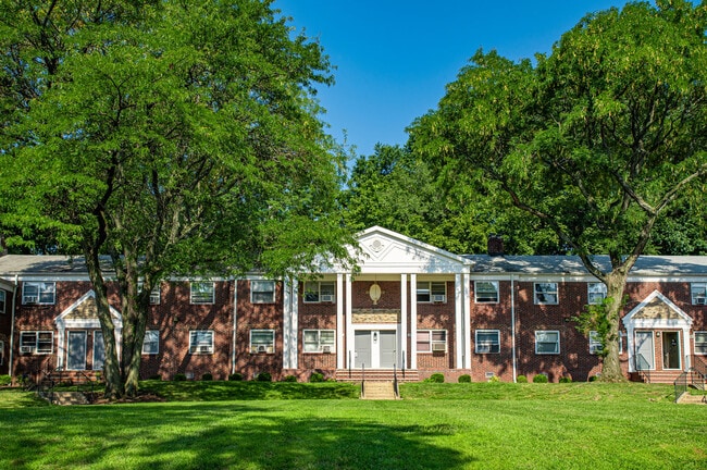 Hillside Village, Ridgefield, NJ 07657 - photo 4