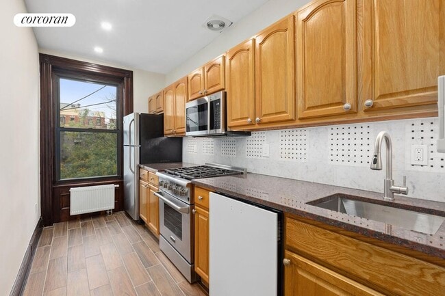 446 E 118th St, New York, NY 10035 - photo 3