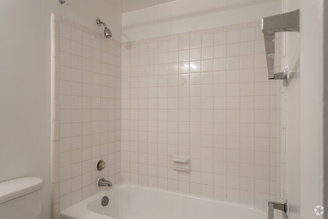 1BR, 1BA - 850SF