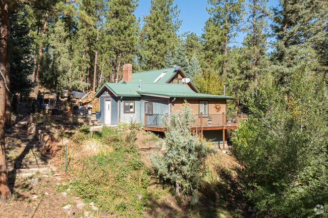 The mountain area of Beulah Valley is dotted with cabin inspired home styles.