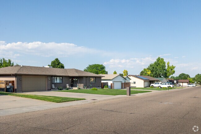 Ranch-style homes with well-manicured lawns line the streets of El Camino.