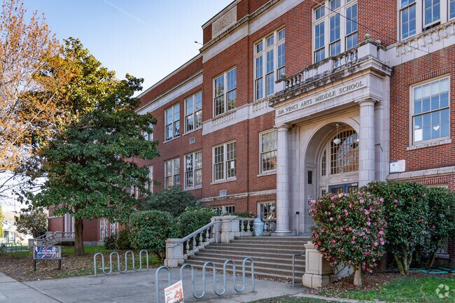 Da Vinci Arts Middle School is home to the middle school children of the Kerns neighborhood.