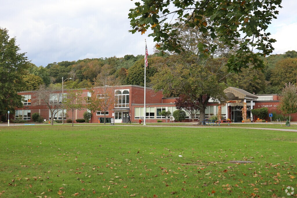 Winthrop School is located Ipswich.