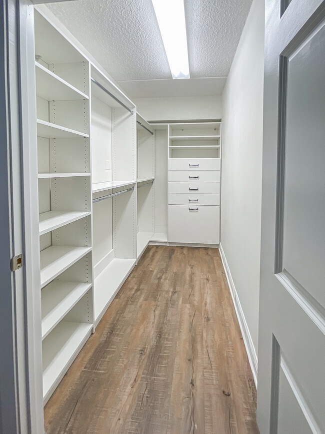 Library Courte Condominiums unit 750 Pearson St 212, Des Plaines, IL 60016 - photo 6