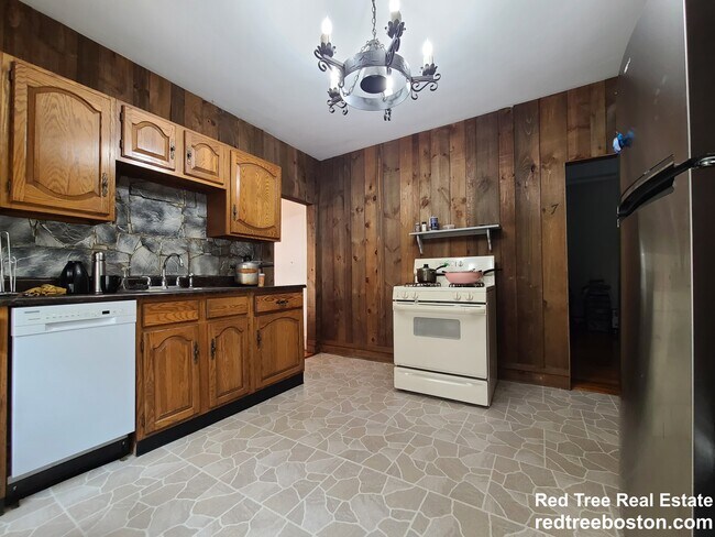 5 Aldie St unit 3-bed 1bathU1 Allsto, Boston, MA 02134 - photo 3