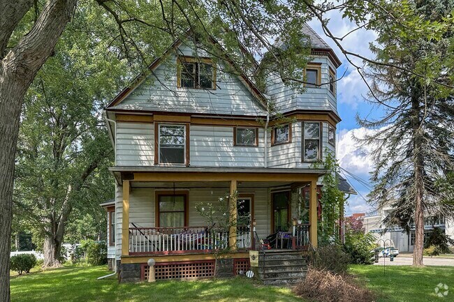 Large victorian homes can be found along Broad Blvd. in Downtown Cuyahoga Falls.