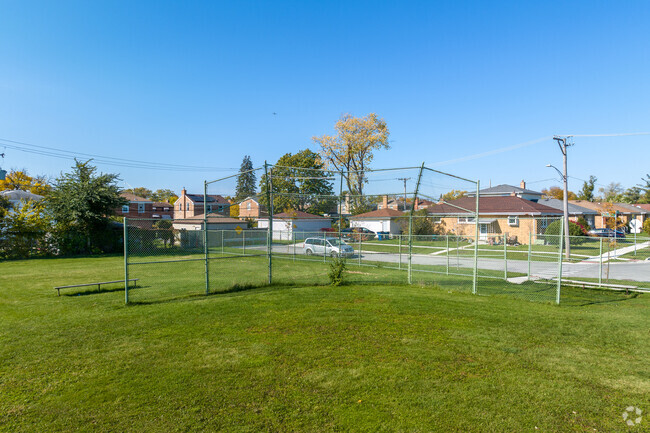 Dan H. Pietrini Elementary School has a student-teacher ratio of 10 to 1.