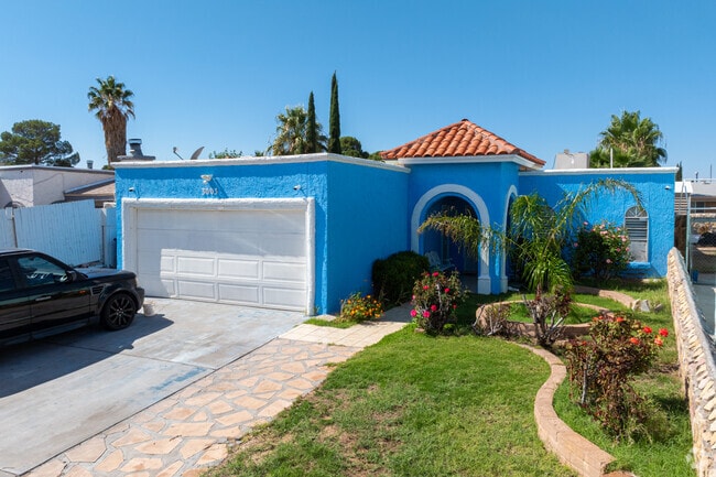 Vibrant colorful homes, with well-manicured lawns are a common find in Pico Norte.