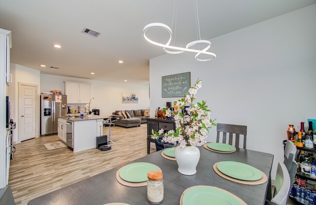 12806 Rainham Ln, Houston, TX 77047 - photo 7