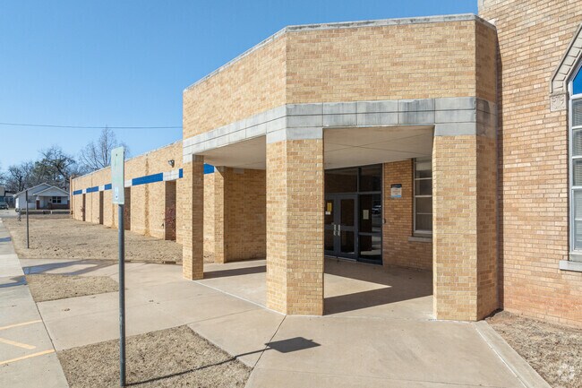 Jefferson Elementary has an after school enrichment program.