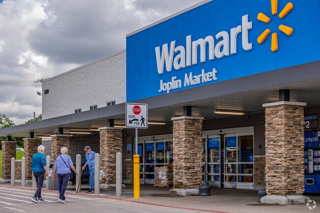 Murphy and Leffen is home to a Walmart Neighborhood Market.