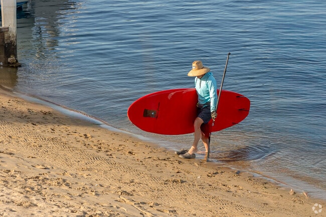 Newport Bay offers thrilling water sports, including kayaking, paddleboarding, and jet skiing.