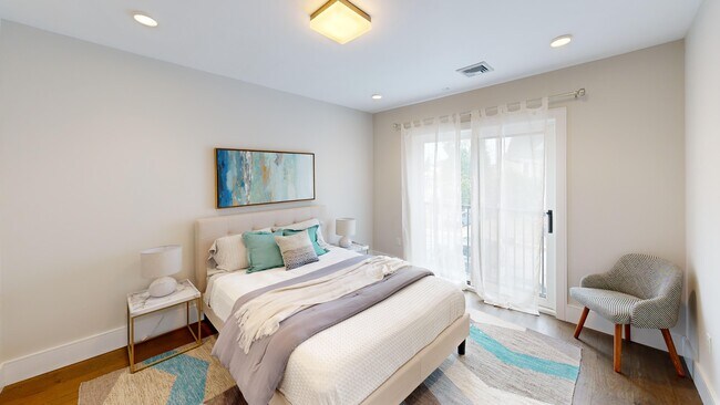 218 Market St unit 201, Boston, MA 02135 - photo 5