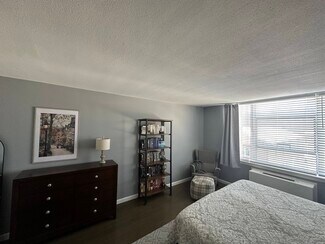 20 Hammond Pond Pkwy Unit 308, Chestnut Hill, MA 02467