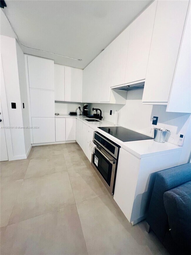 240 Collins Ave Unit 4A, Miami Beach, FL 33139