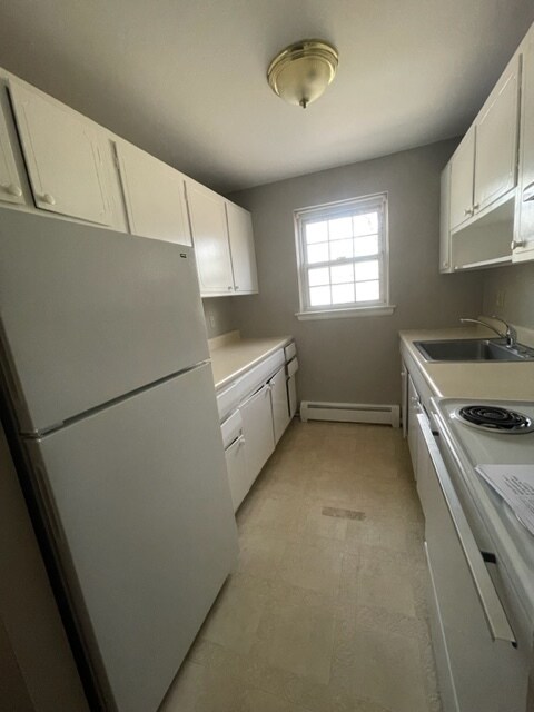 170 High St unit B, East Hartford, CT 06118 - photo 7