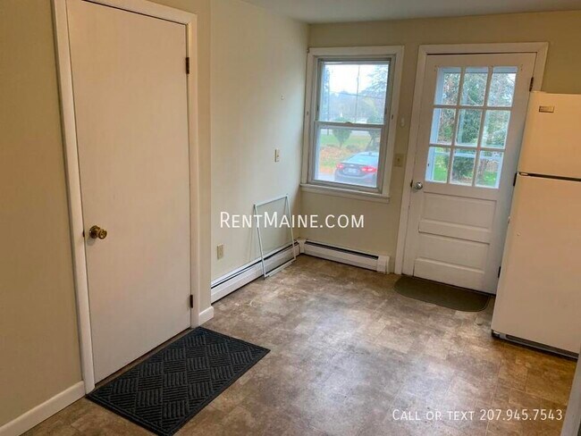 33 Yale St, Bangor, ME 04401 - photo 4