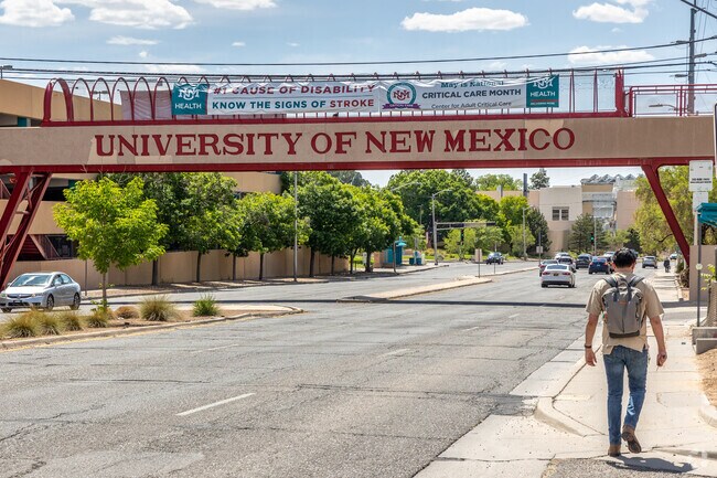 The University of New Mexico  is in close proximity to the Pueblo Alto neighborhood.