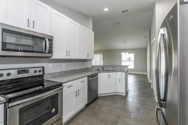 105 Pompei Dr, Kissimmee, FL 34758 - photo 5