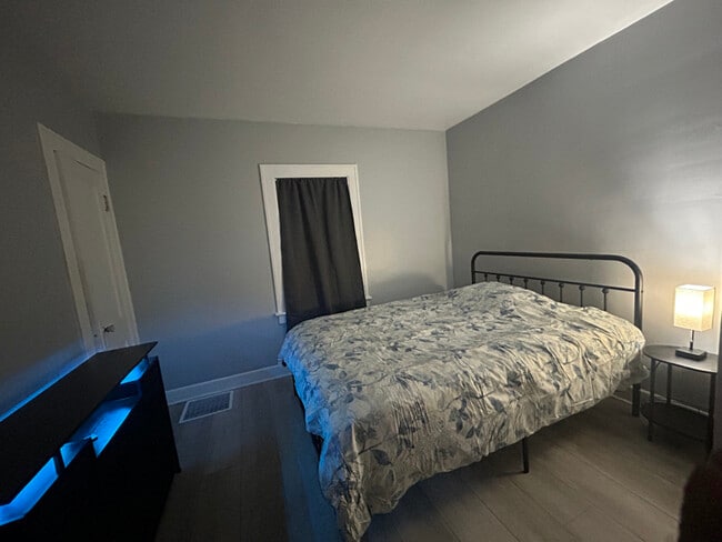 628 Waverly Ave, Toledo, OH 43607 - photo 2