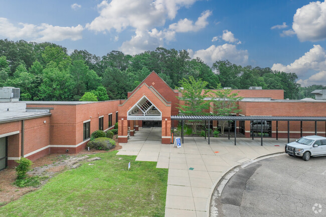 Steen Creek Elementary has a student to teacher ratio of 17 to 1.
