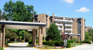 2202 Acacia Park Dr Unit 2411, Lyndhurst, OH 44124