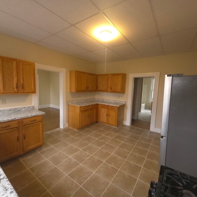 121 Northampton Ave, Springfield, MA 01109 - photo 5