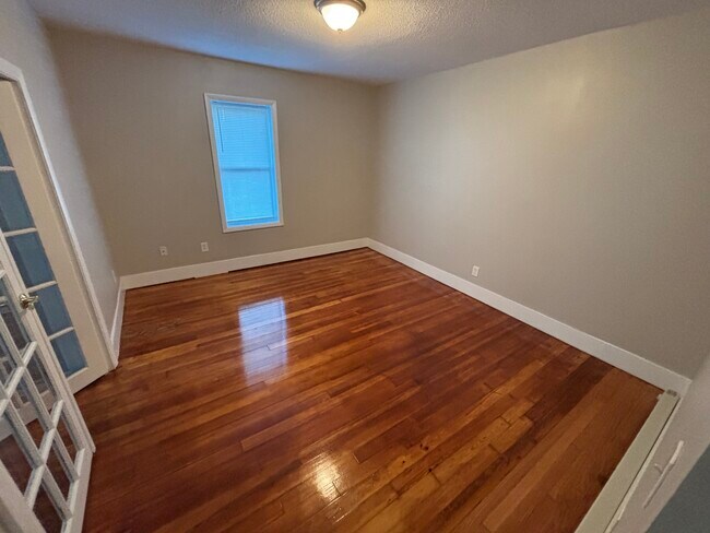 77 Ferry St unit 1st floor, Chicopee, MA 01013 - photo 6