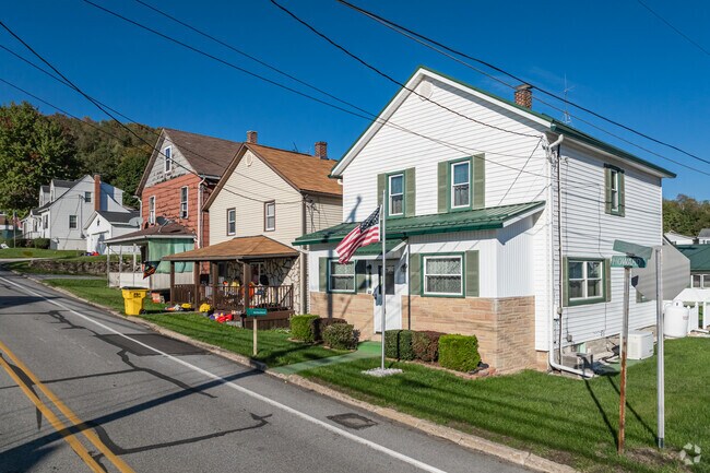 Homes in the Beaverdale area of Summerhill are thickly settled.