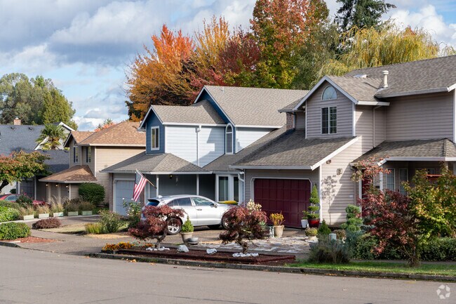 There are many multi level homes throughout the Scholls-Summerlake neighborhood.