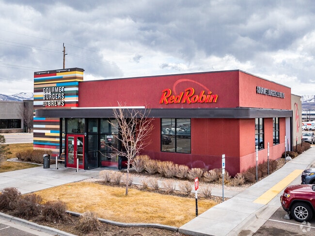 Red Robin in Chubbock offers hearty meals in a family friendly environment.