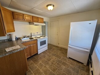 617 N 3rd St Unit upstairs, Millville, NJ 08332