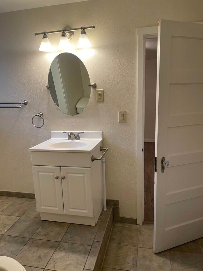 254 E 4th Ave unit in The Avenues, Chico, CA 95926 - photo 6