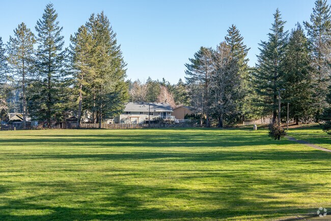 Enjoy green open spaces throughout the Sandee Palisades neighborhood.