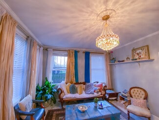 17 E 37th St Unit Love Savannah, Savannah, GA 31401
