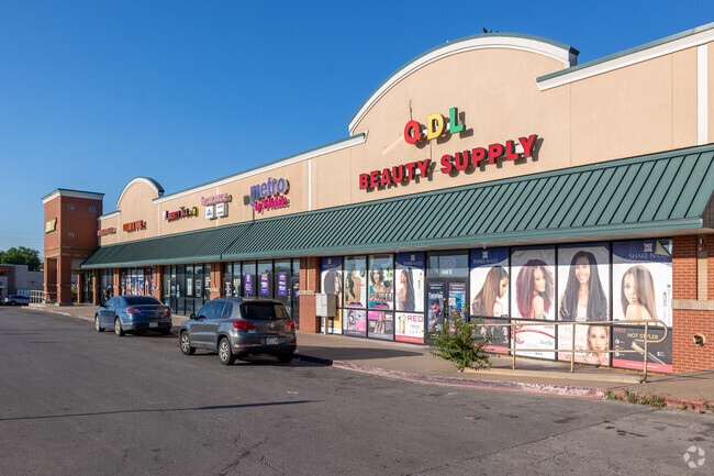 There are multiple shopping opportunities for residents of Melrose to enjoy.