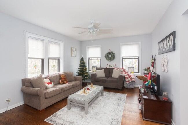 3712 N Sheffield Ave unit 407, Chicago, IL 60613 - photo 2