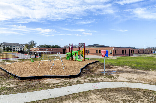 Metcalf Elementary School, Rankings & Reviews - Homes.com