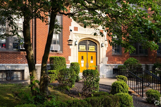 P.S. 101 School In The Gardens in Queens, New York has a medium-sized student body.